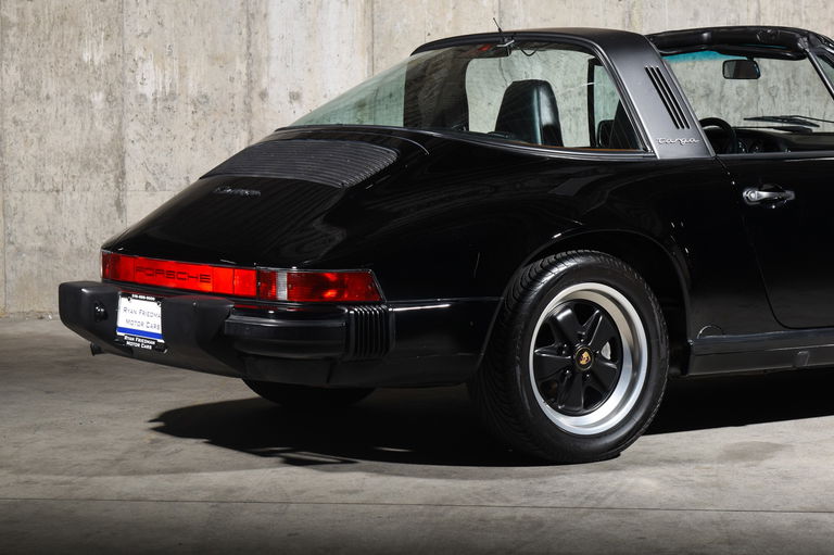 Porsche 911 Carrera 3.2 (US)