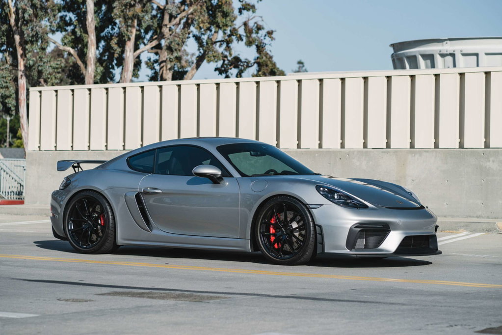Porsche 718 Cayman GT4