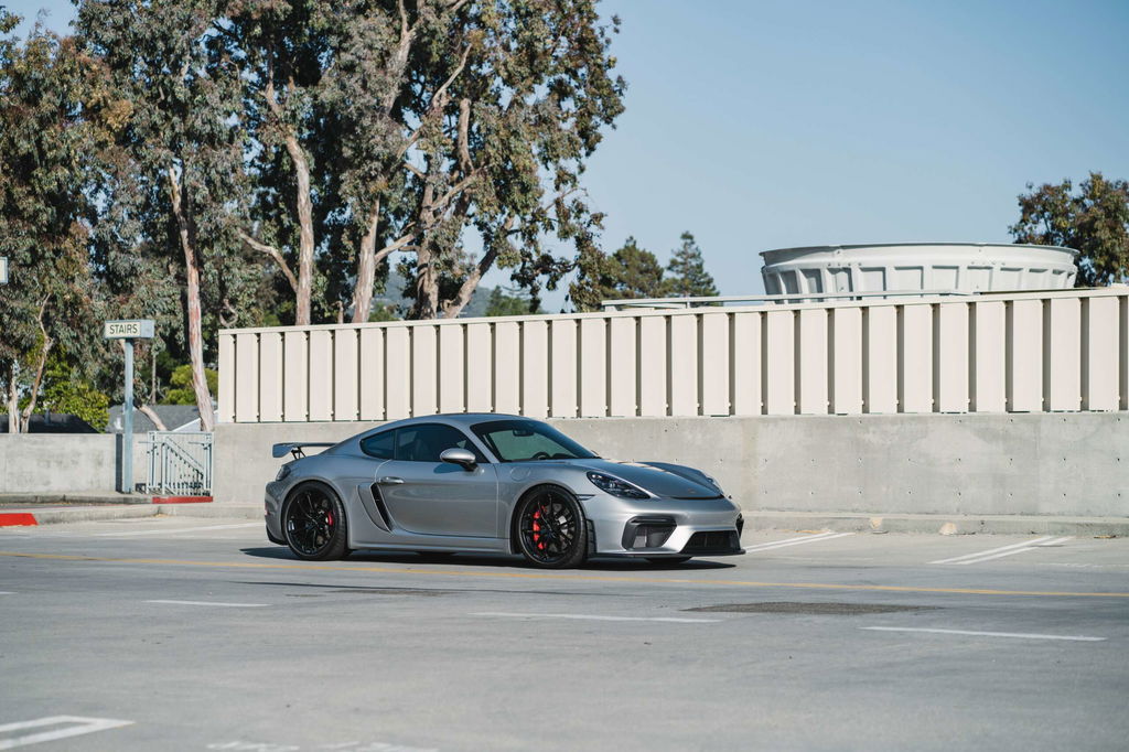 Porsche 718 Cayman GT4
