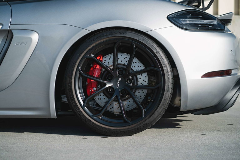 Porsche 718 Cayman GT4