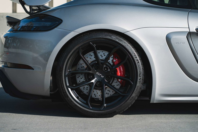 Porsche 718 Cayman GT4