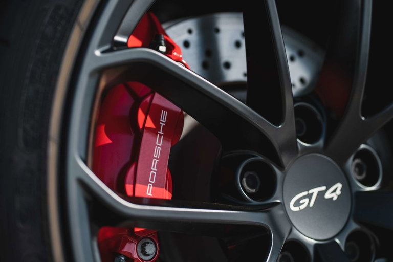 Porsche 718 Cayman GT4