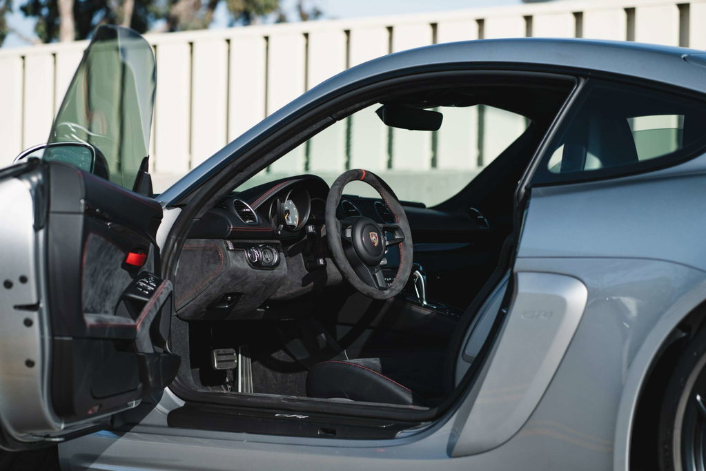 Porsche 718 Cayman GT4