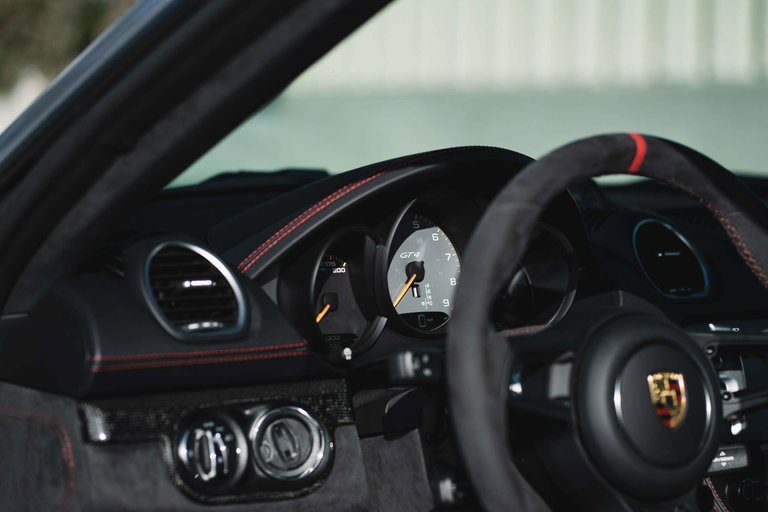 Porsche 718 Cayman GT4
