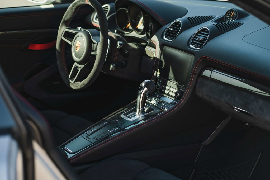 Porsche 718 Cayman GT4