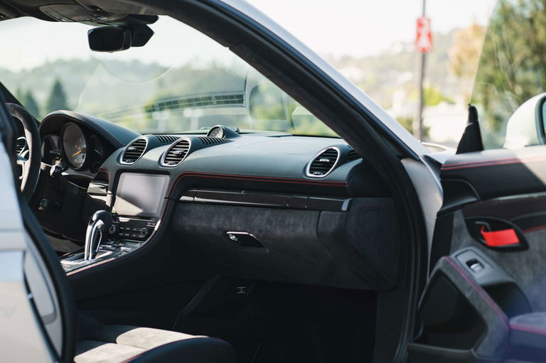 Porsche 718 Cayman GT4