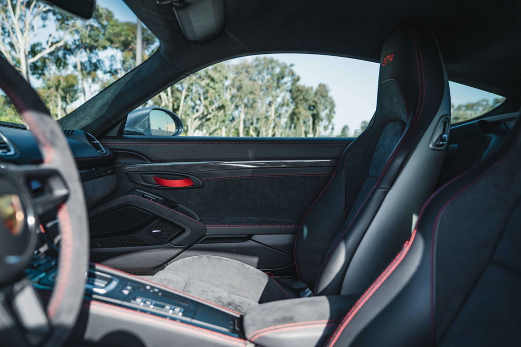 Porsche 718 Cayman GT4