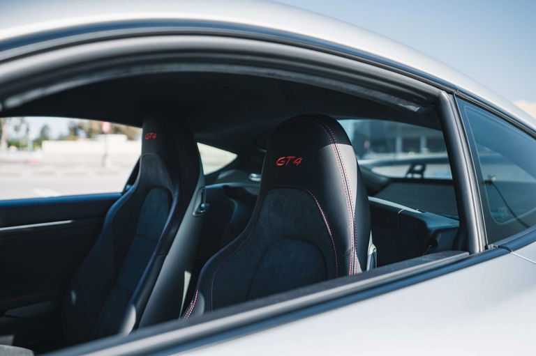 Porsche 718 Cayman GT4