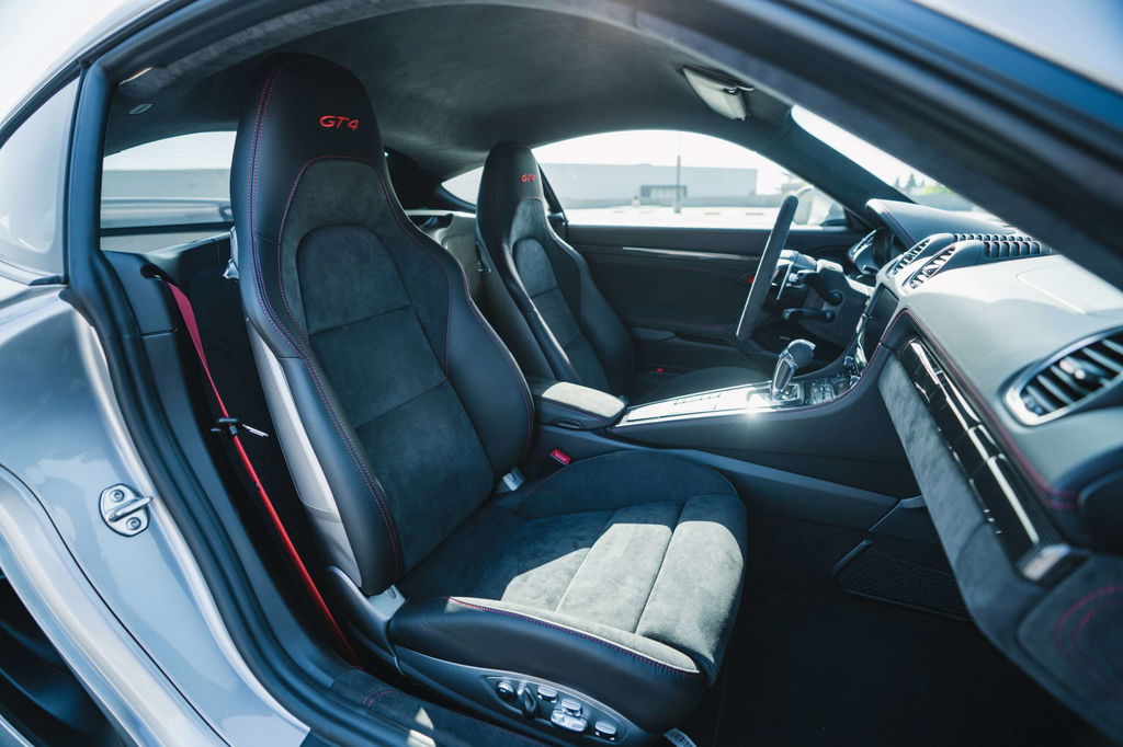 Porsche 718 Cayman GT4