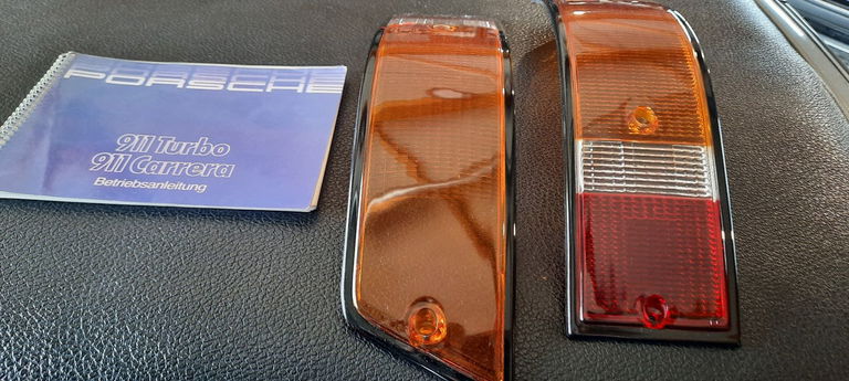 Porsche 911 Carrera 3.2 (US)