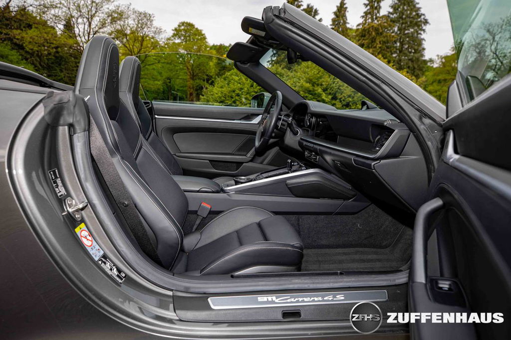 Porsche 992 Carrera 4S