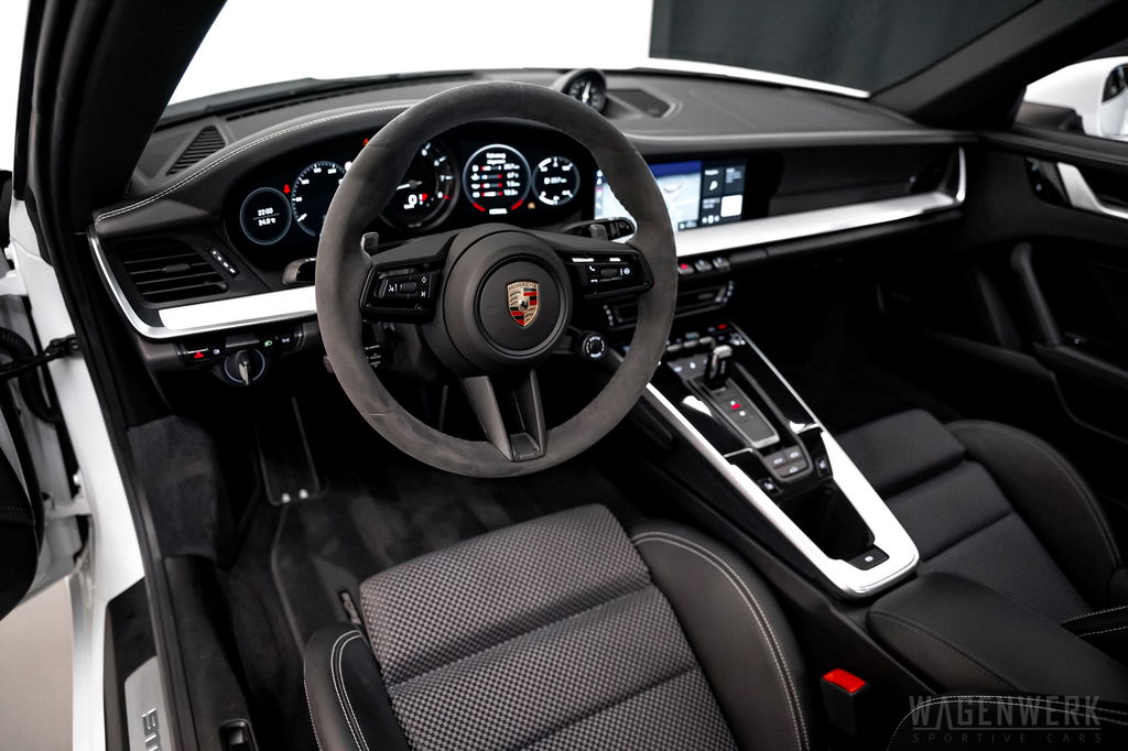 Porsche 992 Carrera 4S