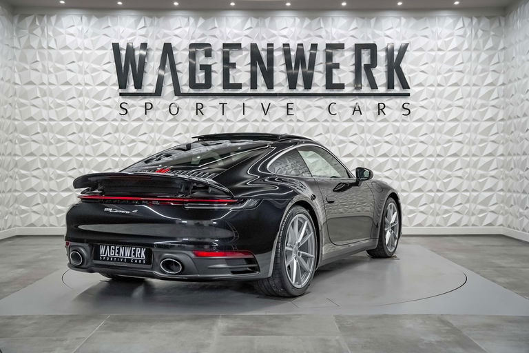 Porsche 992 Carrera 4