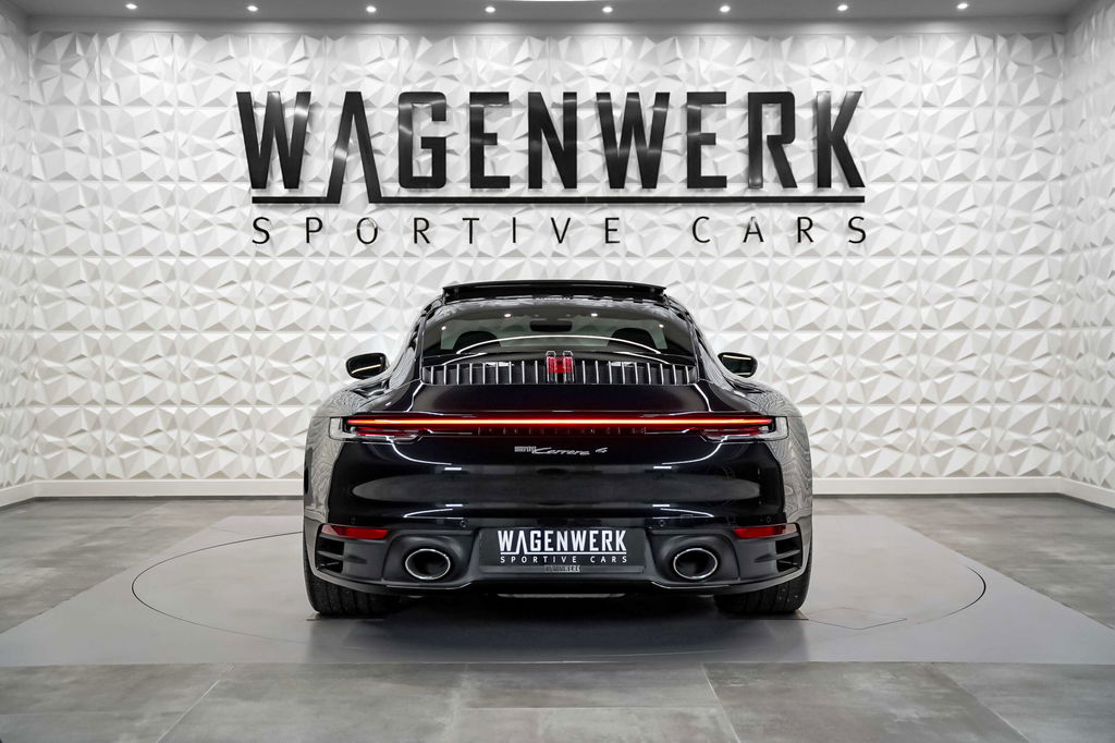 Porsche 992 Carrera 4