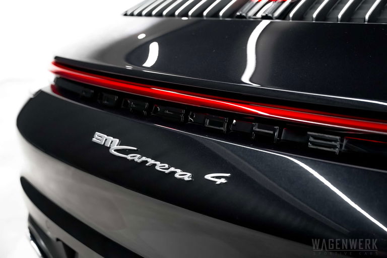 Porsche 992 Carrera 4