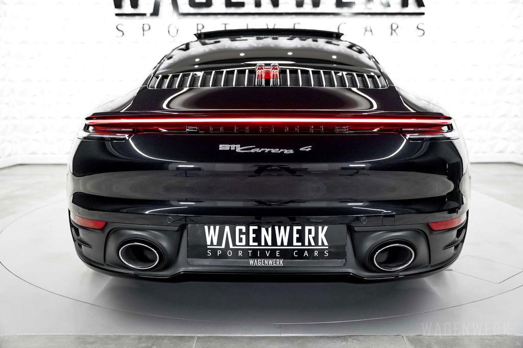 Porsche 992 Carrera 4