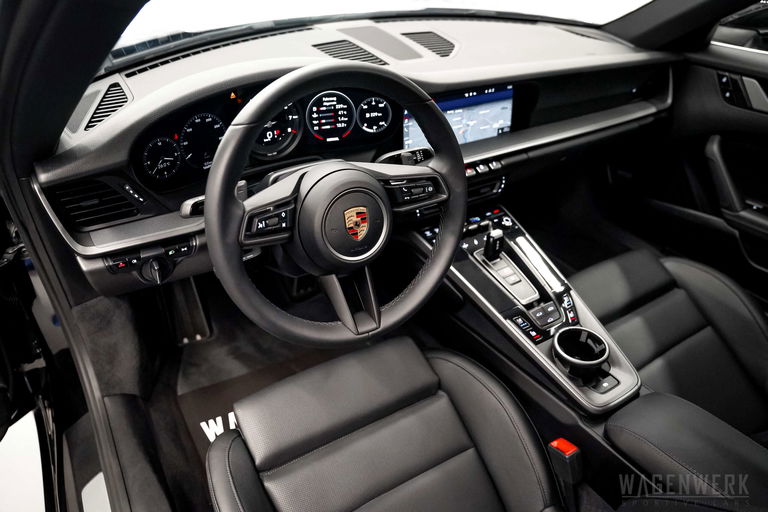 Porsche 992 Carrera 4