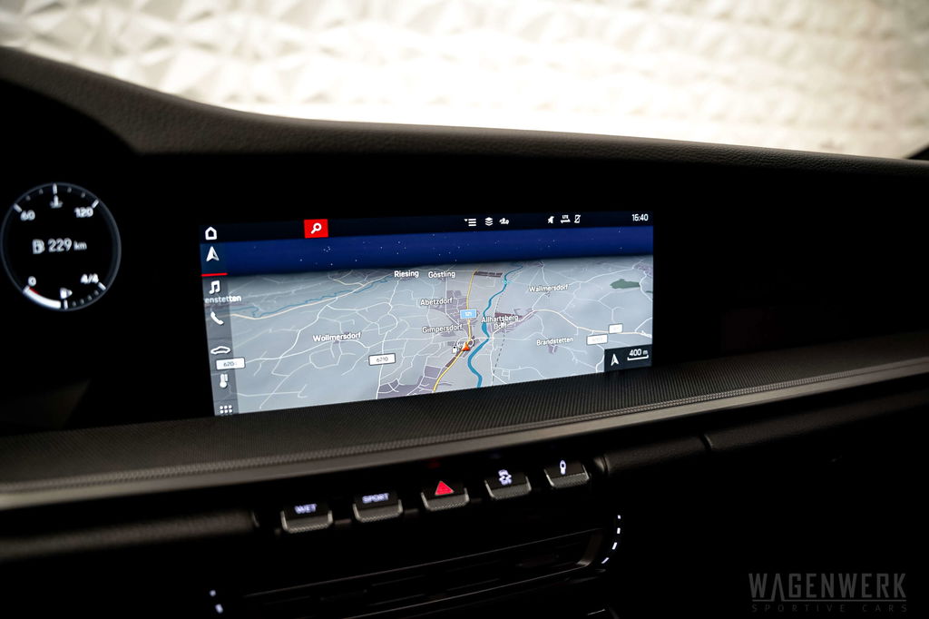 Porsche 992 Carrera 4