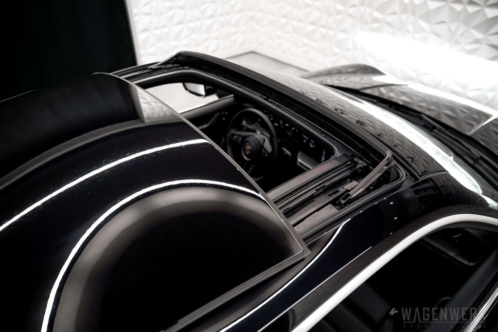 Porsche 992 Carrera 4