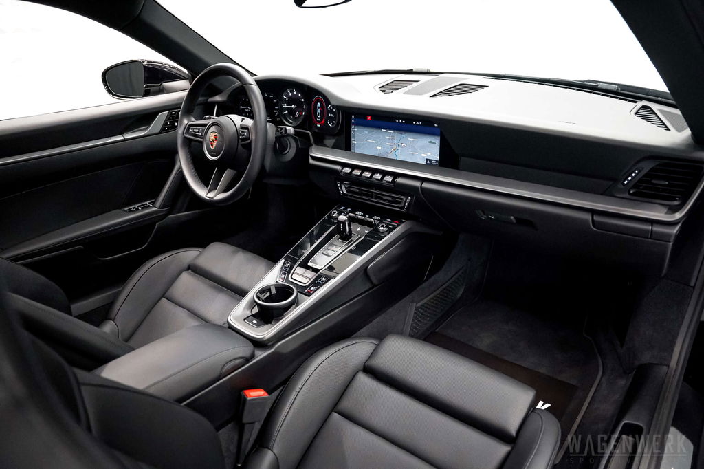 Porsche 992 Carrera 4