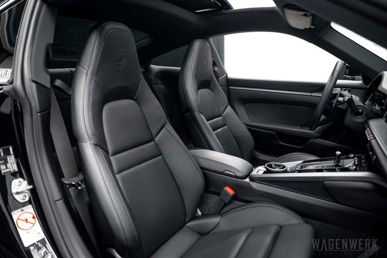 Porsche 992 Carrera 4