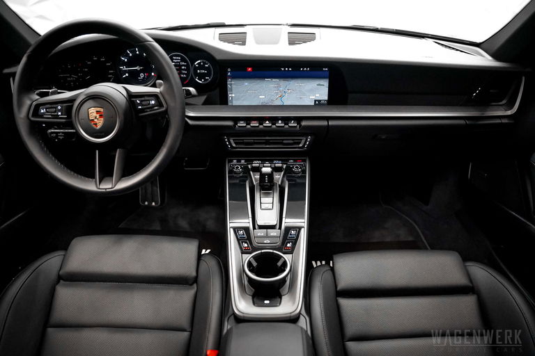 Porsche 992 Carrera 4