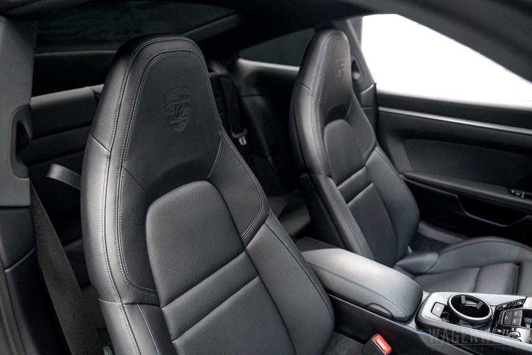 Porsche 992 Carrera 4