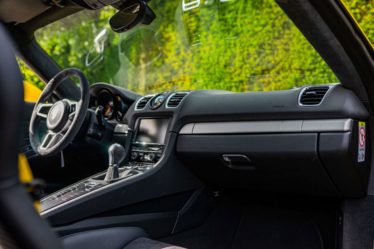 Porsche 981 Cayman GT4