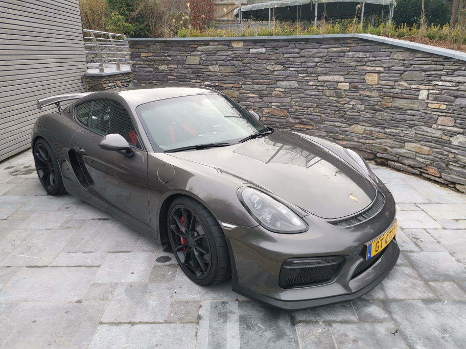 Porsche Cayman GT4