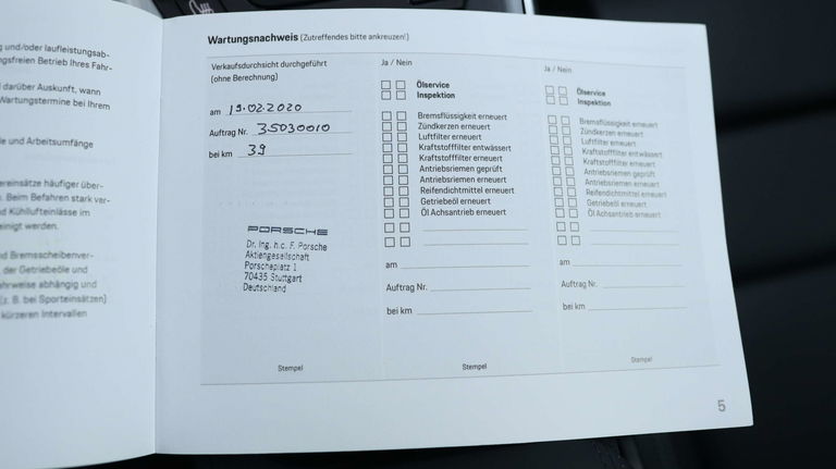 Porsche 992 Carrera 4S