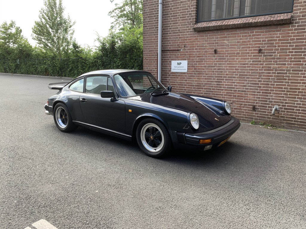 Porsche 911 Carrera 3.2