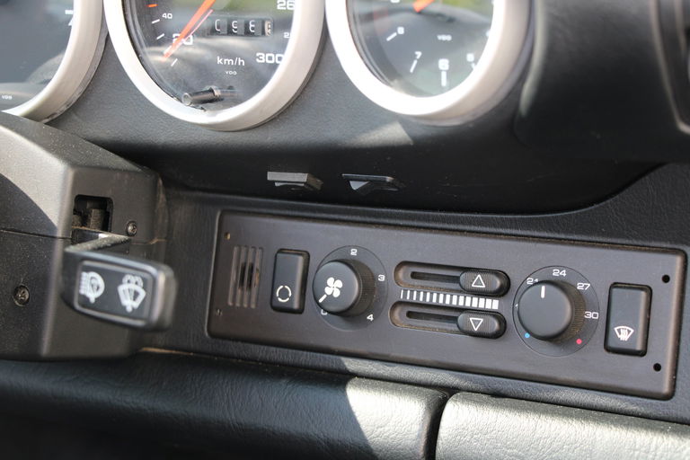 Porsche 964 Carrera 2 Speedster