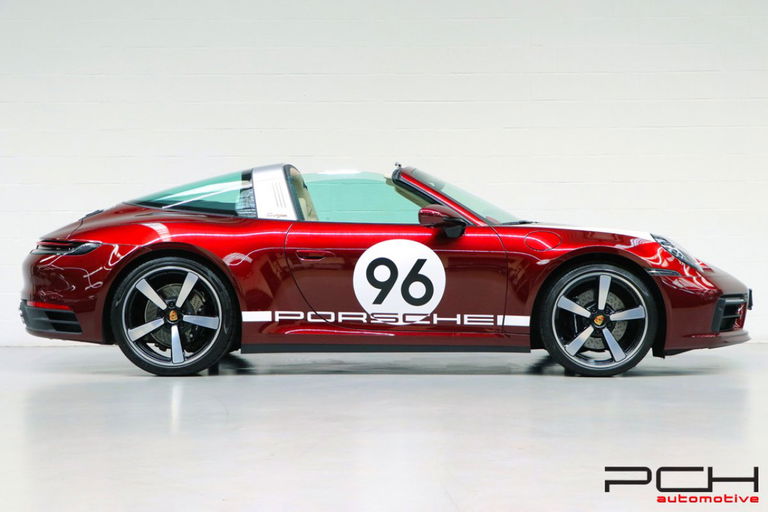 Porsche 992 Heritage Design Edition