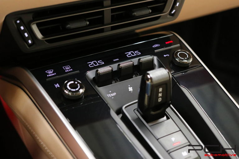 Porsche 992 Heritage Design Edition