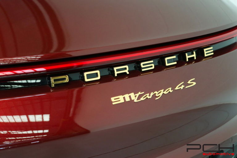 Porsche 992 Heritage Design Edition