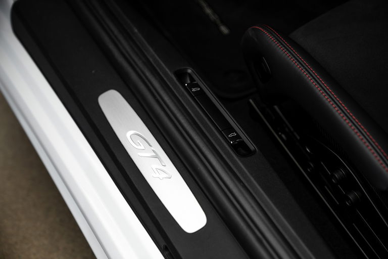 Porsche 718 Cayman GT4