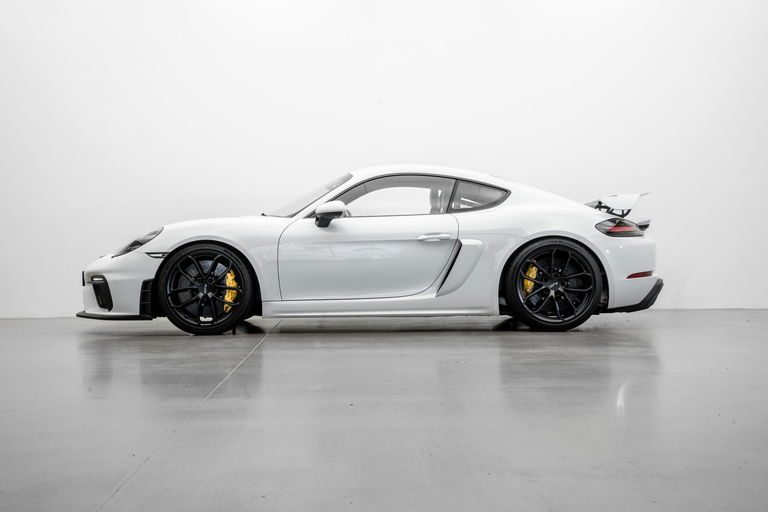 Porsche 718 Cayman GT4