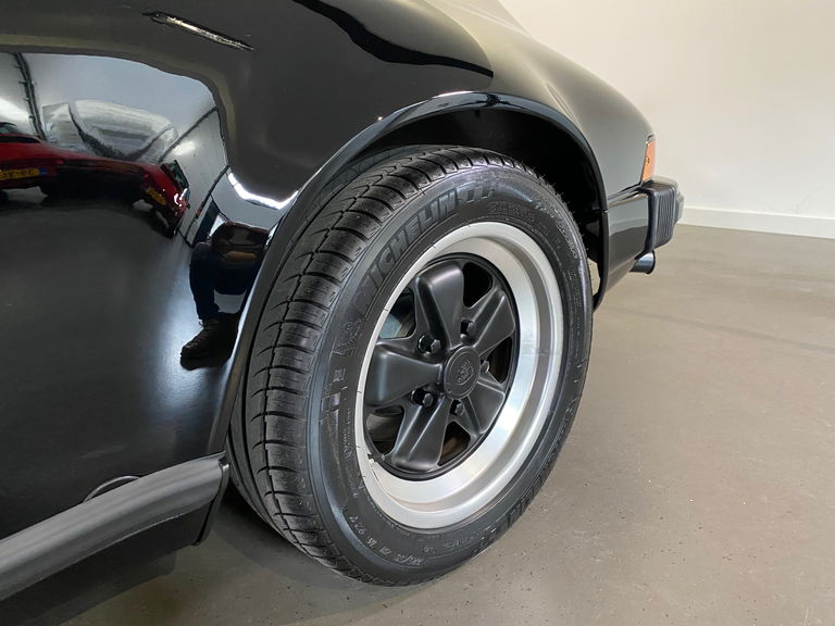 Porsche 911 Carrera 3.2 (US)