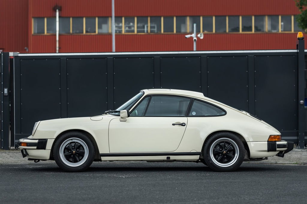 Porsche 911 Carrera 3.2 (US)