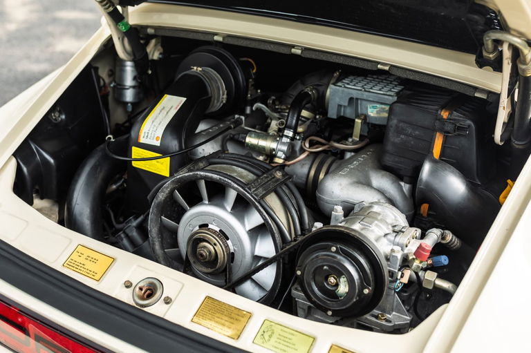 Porsche 911 Carrera 3.2 (US)