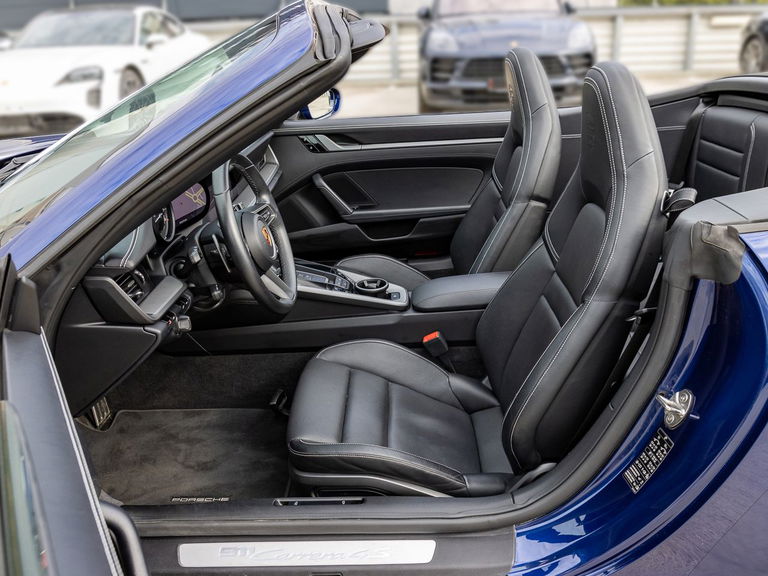 Porsche 992 Carrera 4S