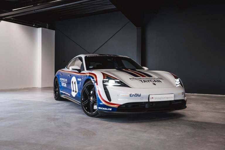 Porsche Taycan 4S