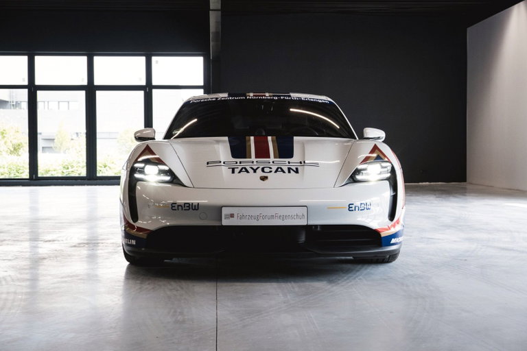 Porsche Taycan 4S