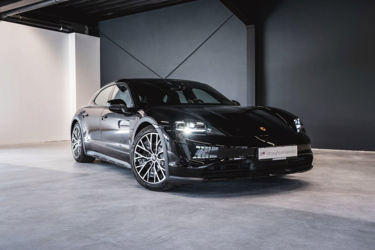 Porsche Taycan 4 Cross Turismo