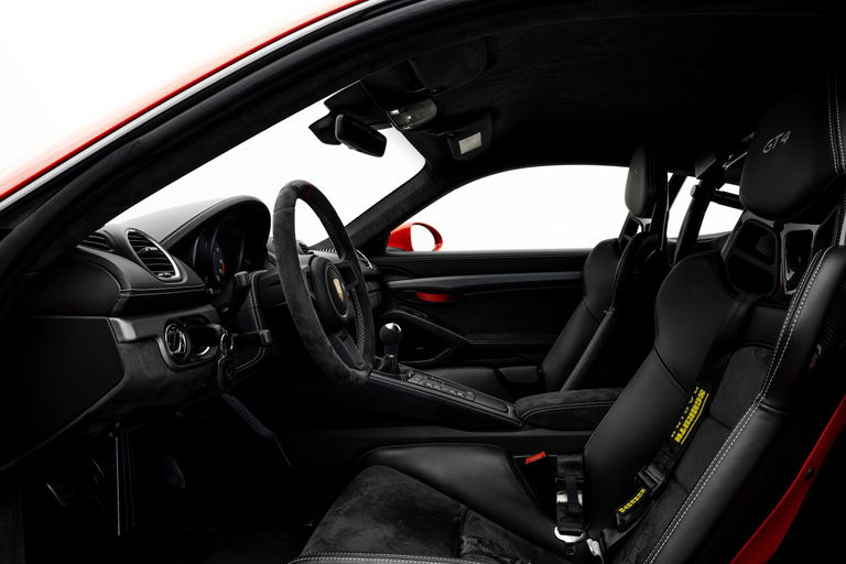 Porsche 718 Cayman GT4