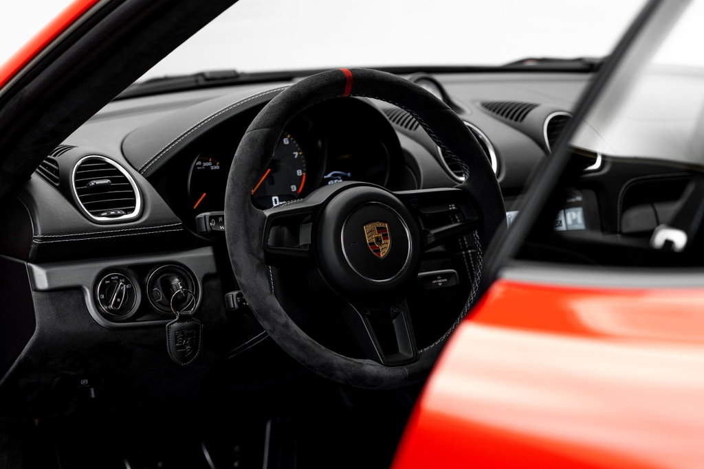 Porsche 718 Cayman GT4