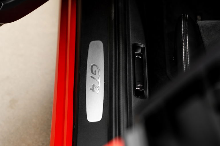 Porsche 718 Cayman GT4