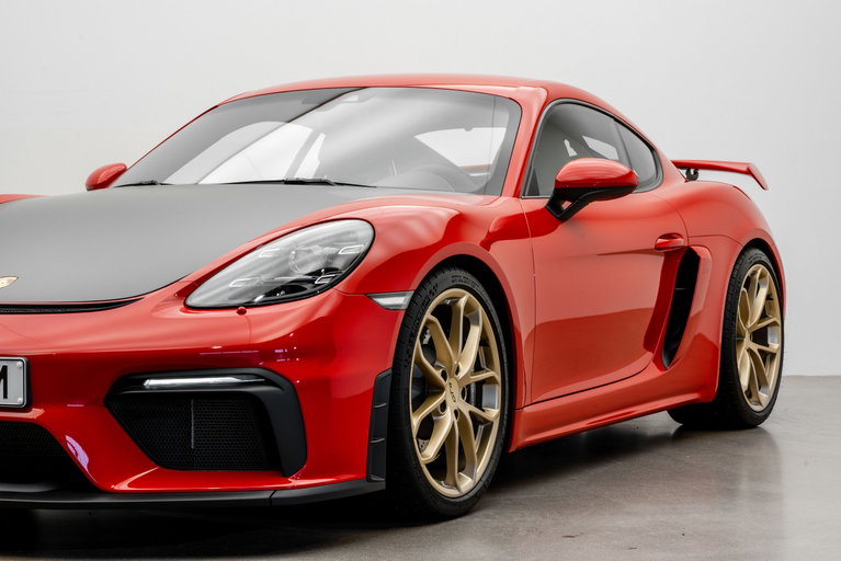 Porsche 718 Cayman GT4