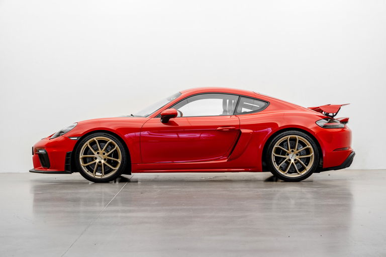 Porsche 718 Cayman GT4