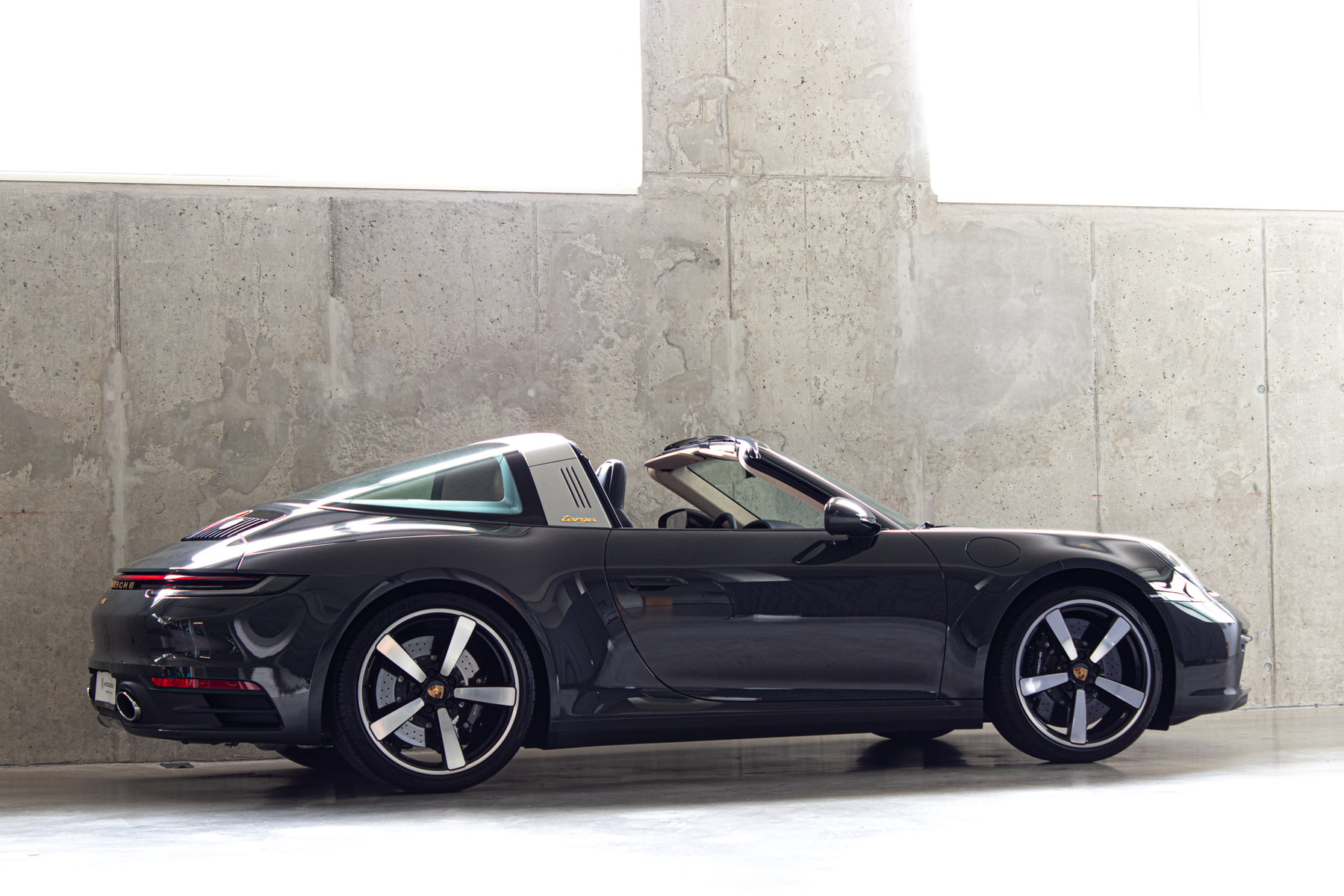 Porsche 992 Heritage Design Edition 2021 - elferspot.com